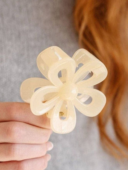 Elegant Floral Resin Hair Clip for Stylish Hairdos