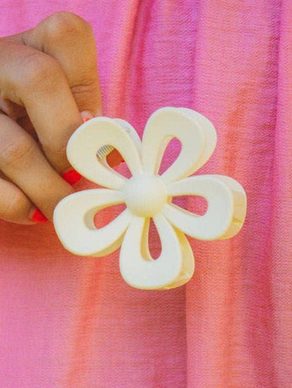 Elegant Floral Resin Hair Clip for Stylish Hairdos