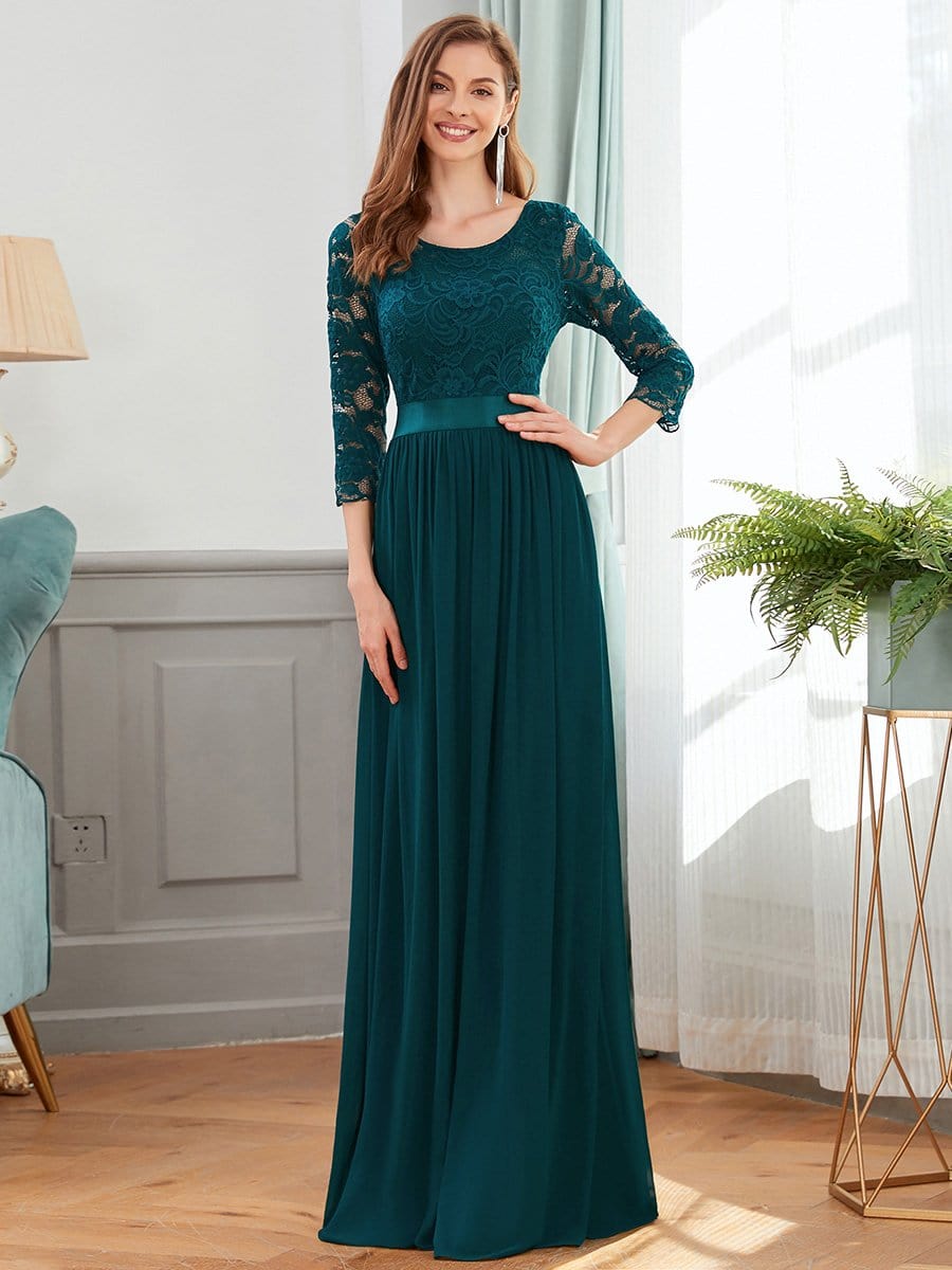 Elegant Lace Plus Size Bridesmaid Dresses with Long Sleeves.