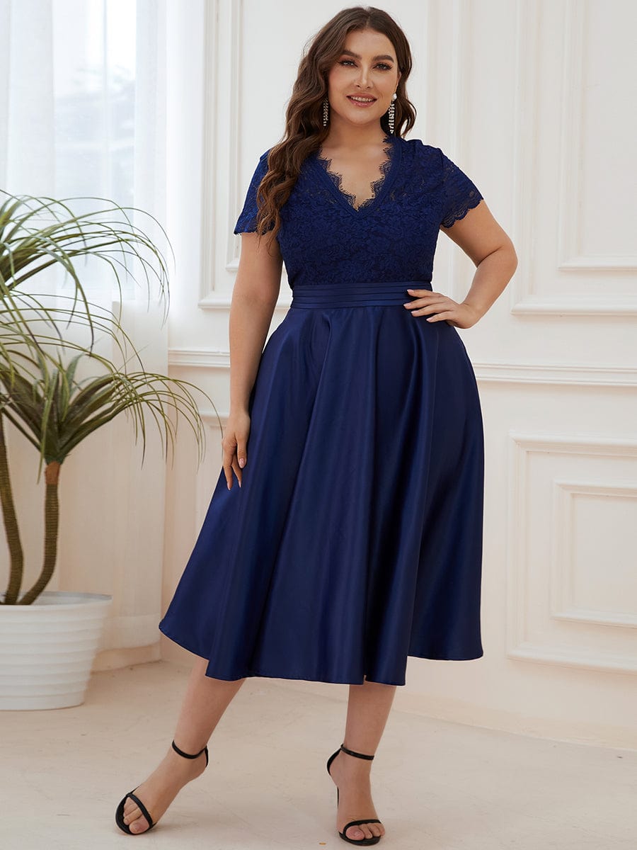 Elegant Plus Size Lace A-line Cocktail Dress with Pockets