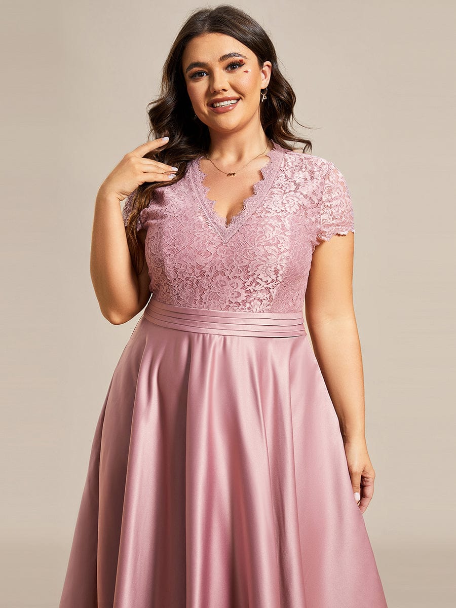 Elegant Plus Size Lace A-line Cocktail Dress with Pockets