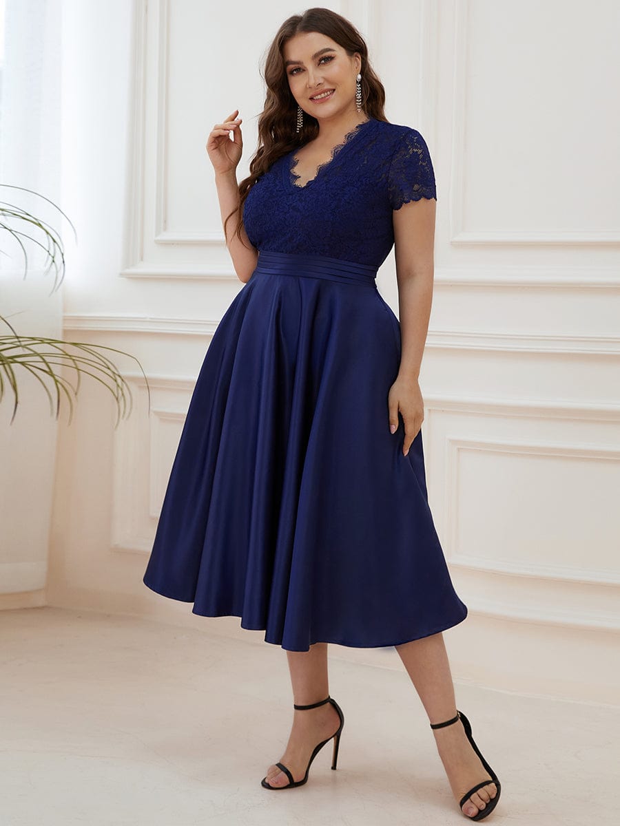 Elegant Plus Size Lace A-line Cocktail Dress with Pockets