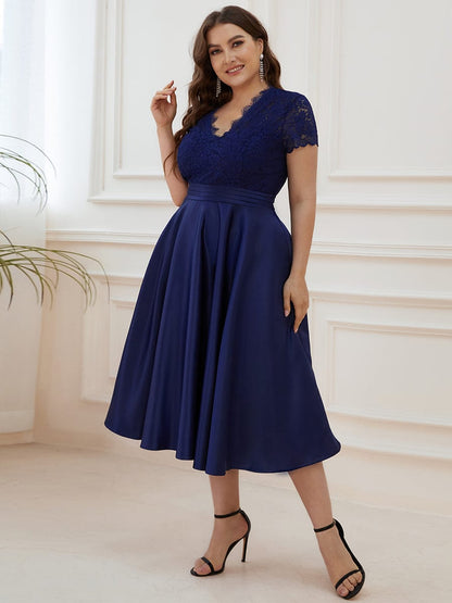Elegant Plus Size Lace A-line Cocktail Dress with Pockets