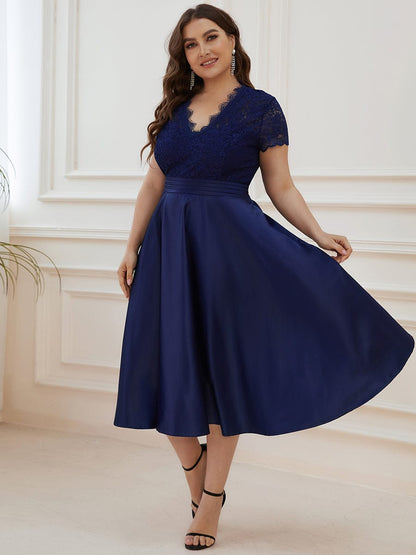 Elegant Plus Size Lace A-line Cocktail Dress with Pockets