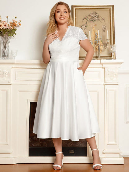 Elegant Plus Size Lace A-line Cocktail Dress with Pockets