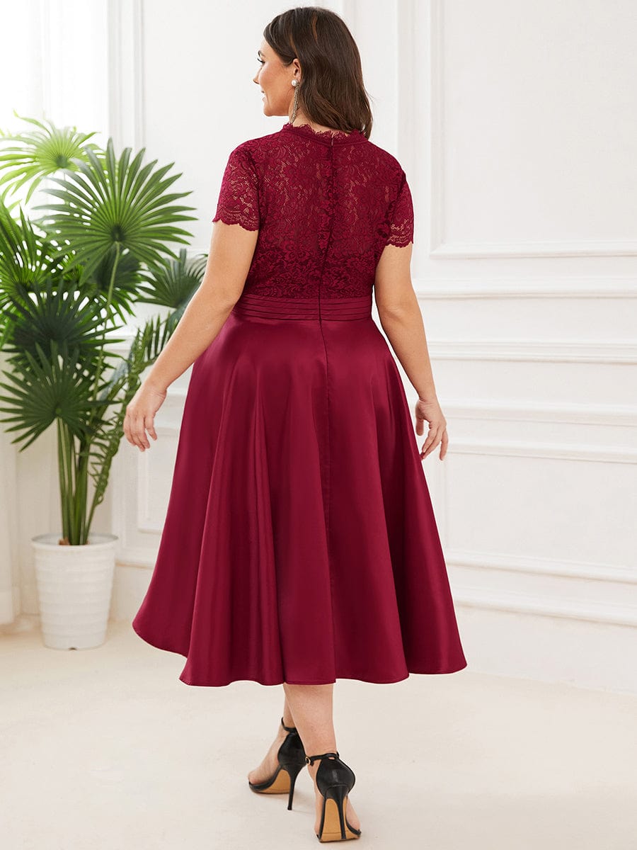Elegant Plus Size Lace A-line Cocktail Dress with Pockets