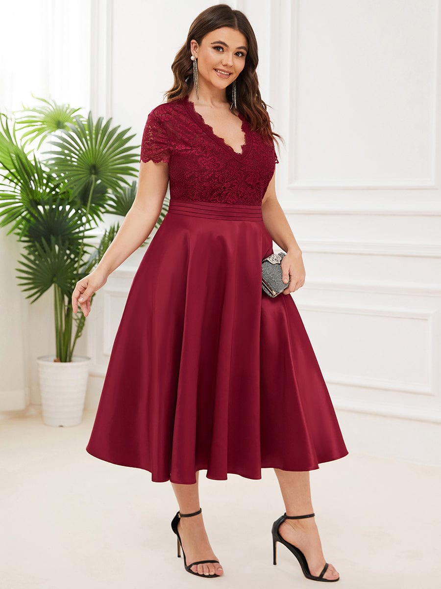 Elegant Plus Size Lace A-line Cocktail Dress with Pockets