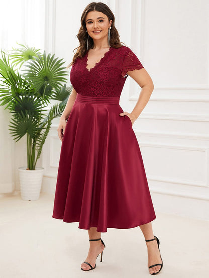 Elegant Plus Size Lace A-line Cocktail Dress with Pockets