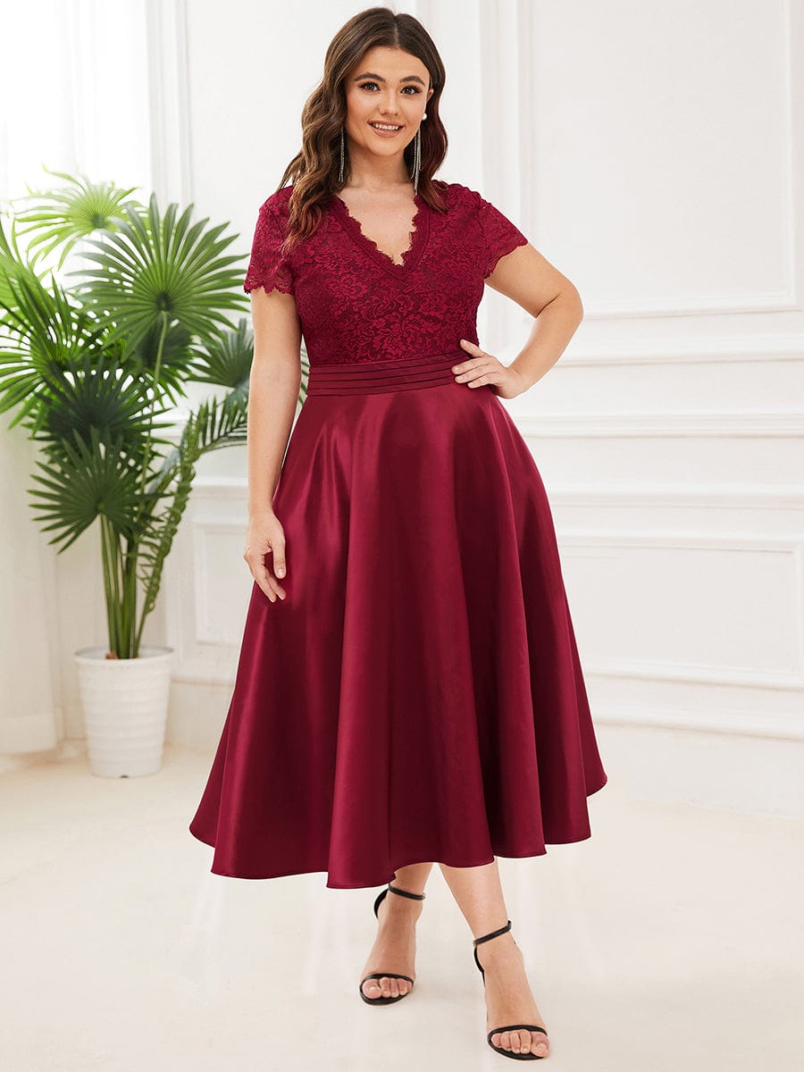 Elegant Plus Size Lace A-line Cocktail Dress with Pockets