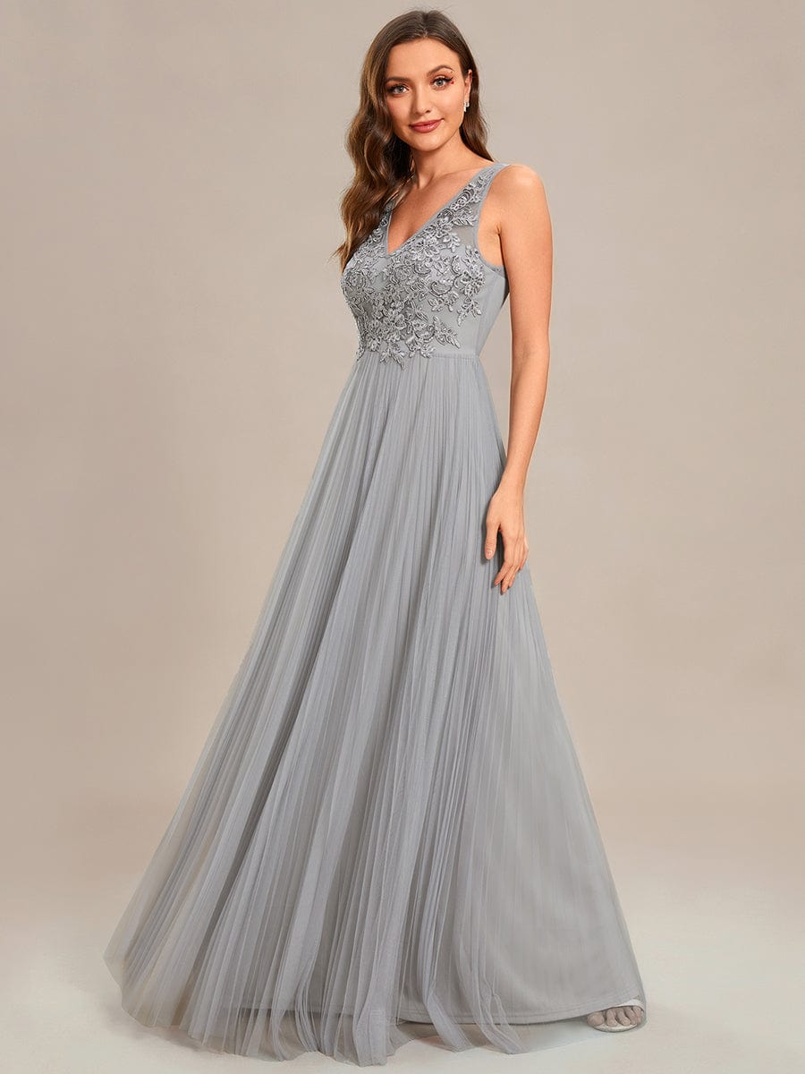 Elegant V-Neck Sleeveless Wholesale Evening Gown with Applique Detail