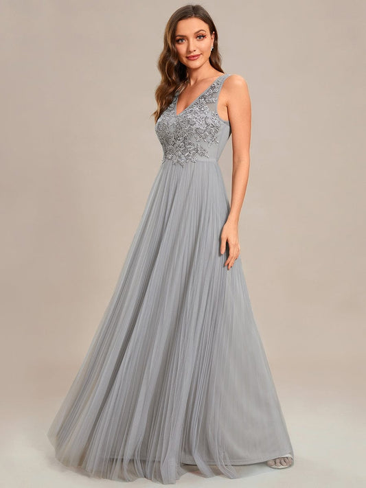 Elegant V-Neck Sleeveless Wholesale Evening Gown with Applique Detail