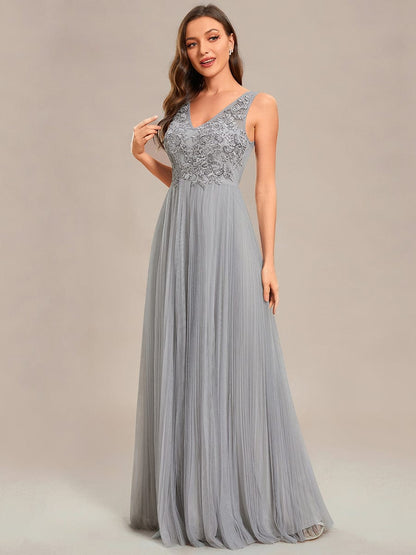 Elegant V-Neck Sleeveless Wholesale Evening Gown with Applique Detail