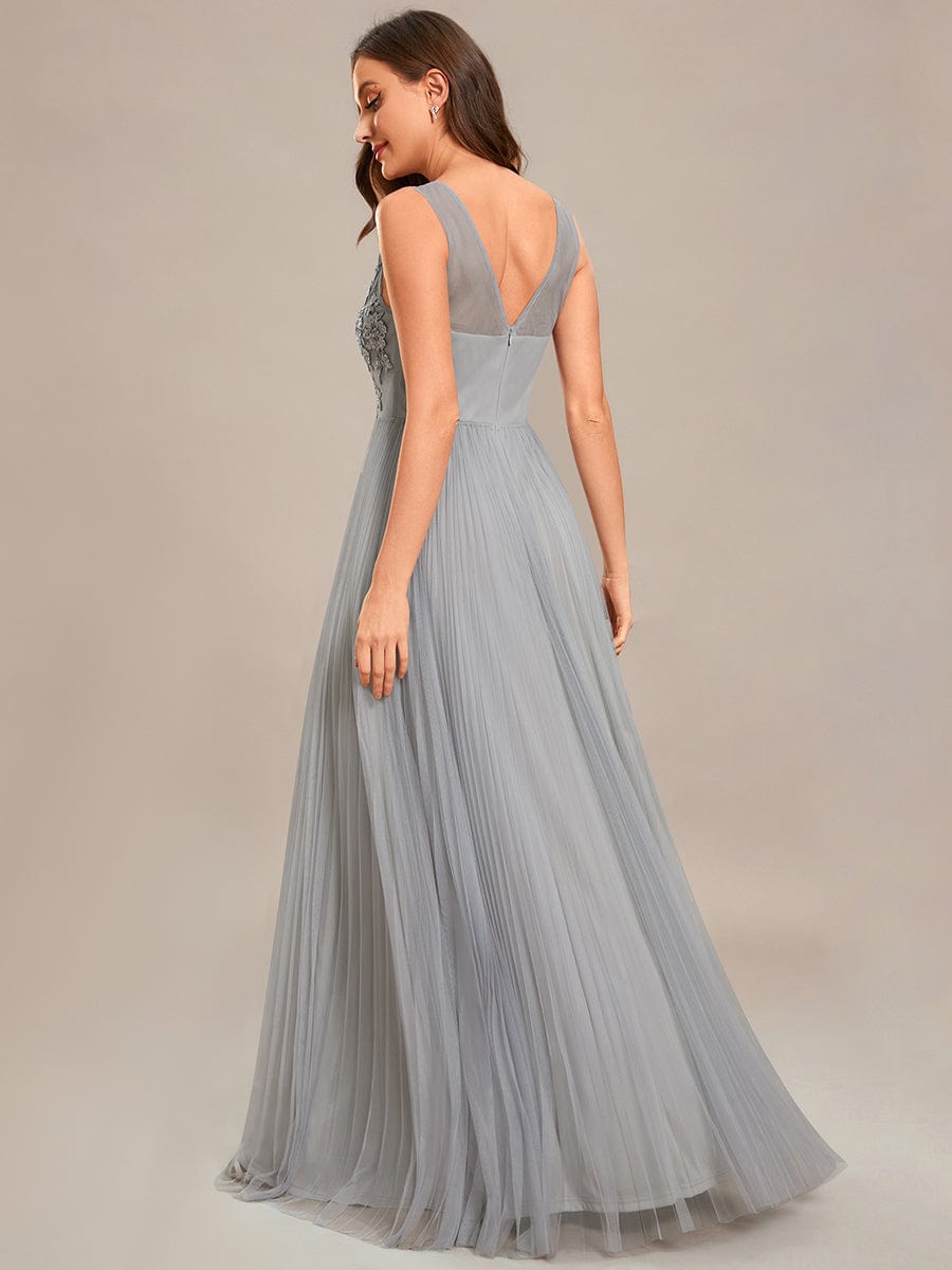Elegant V-Neck Sleeveless Wholesale Evening Gown with Applique Detail
