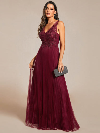 Elegant V-Neck Sleeveless Wholesale Evening Gown with Applique Detail