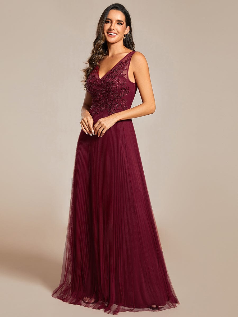 Elegant V-Neck Sleeveless Wholesale Evening Gown with Applique Detail