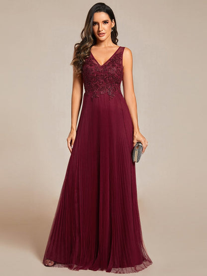 Elegant V-Neck Sleeveless Wholesale Evening Gown with Applique Detail
