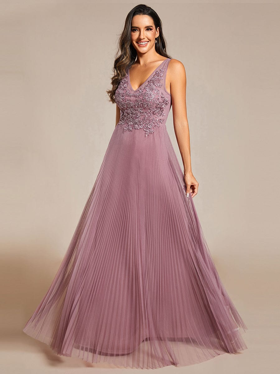 Elegant V-Neck Sleeveless Wholesale Evening Gown with Applique Detail