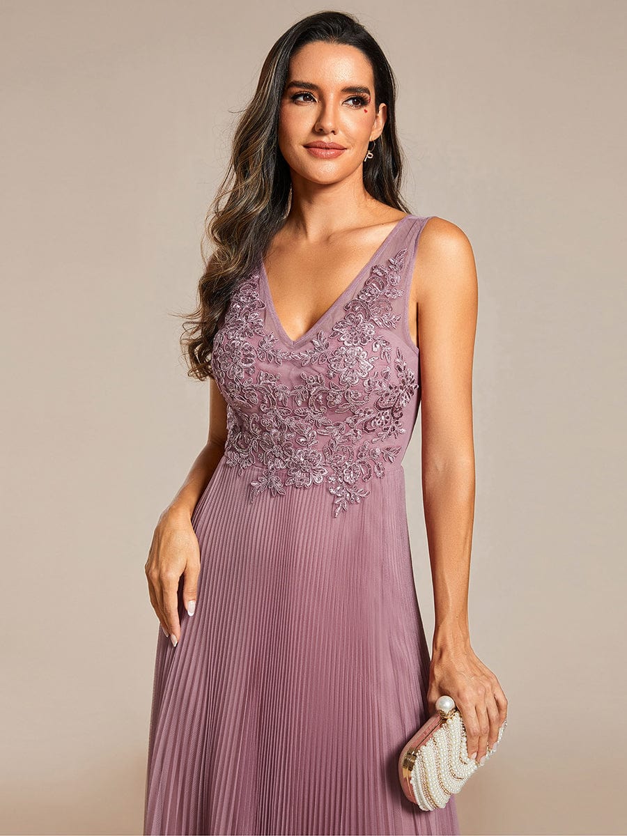Elegant V-Neck Sleeveless Wholesale Evening Gown with Applique Detail