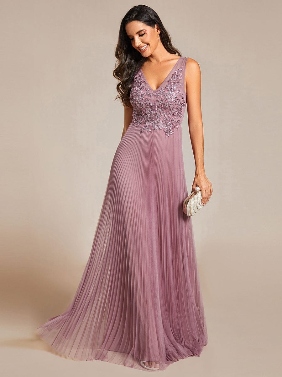Elegant V-Neck Sleeveless Wholesale Evening Gown with Applique Detail