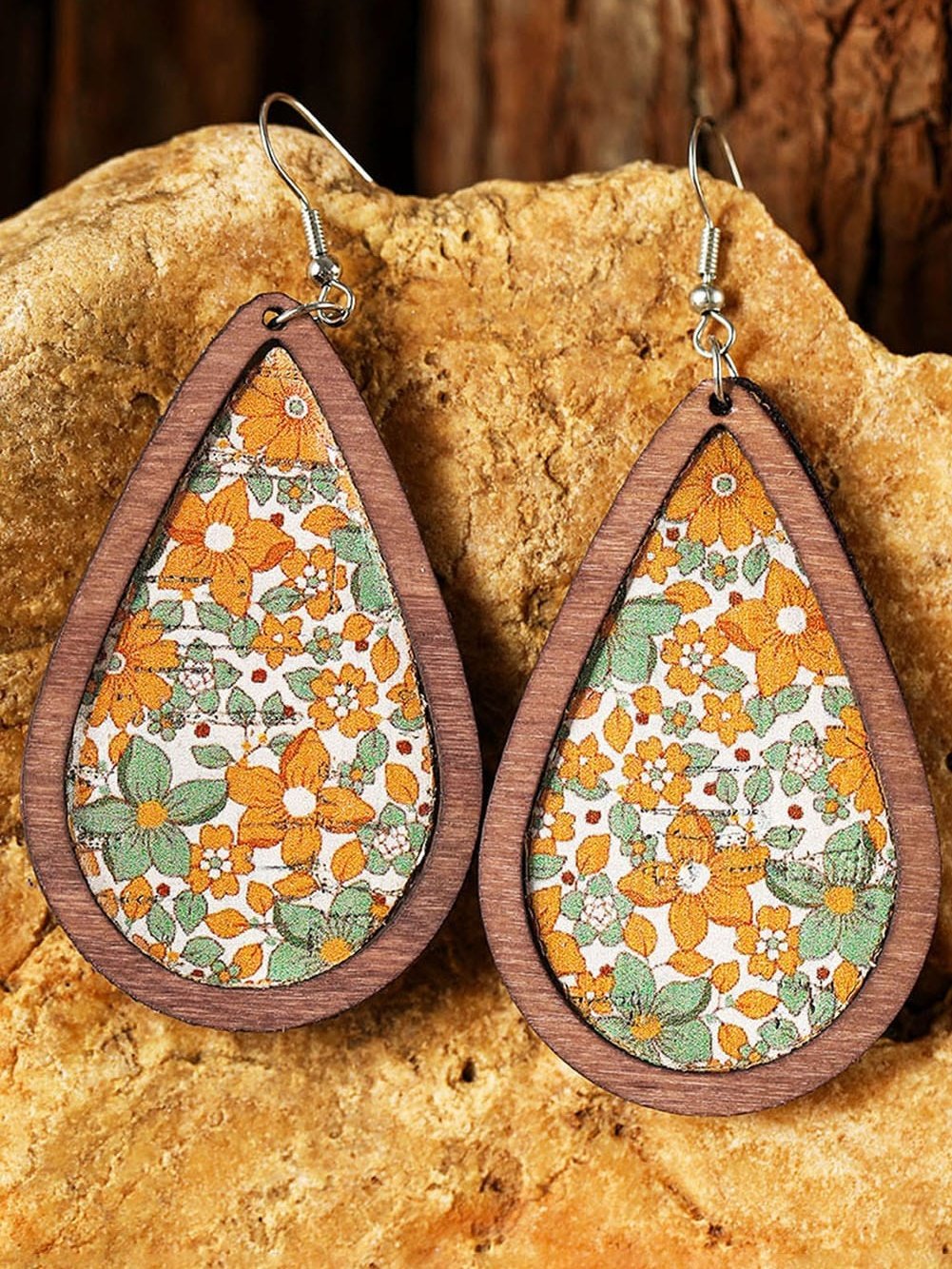 Elegant Waterdrop Floral Earrings with Contrasting Trim