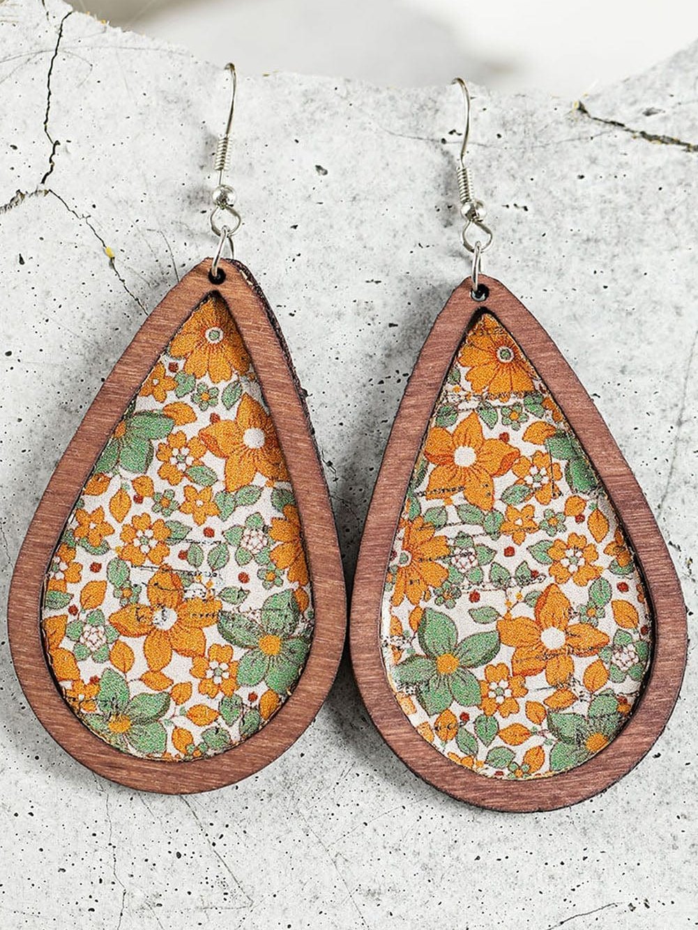 Elegant Waterdrop Floral Earrings with Contrasting Trim