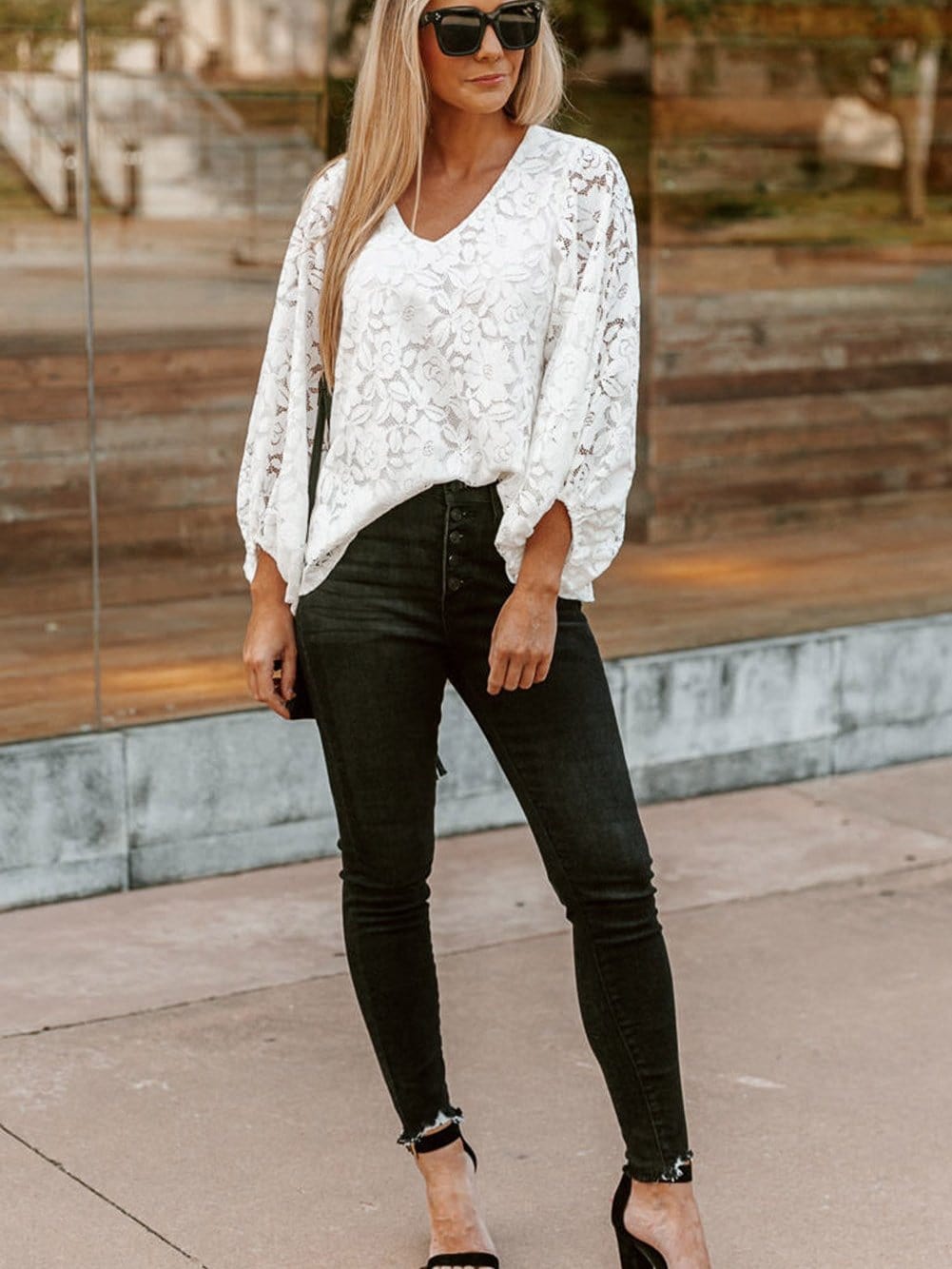 Elegant White Floral Lace V-Neck Top with Balloon Sleeves and Loose Fit