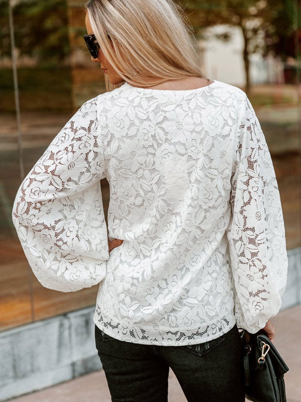 Elegant White Floral Lace V-Neck Top with Balloon Sleeves and Loose Fit