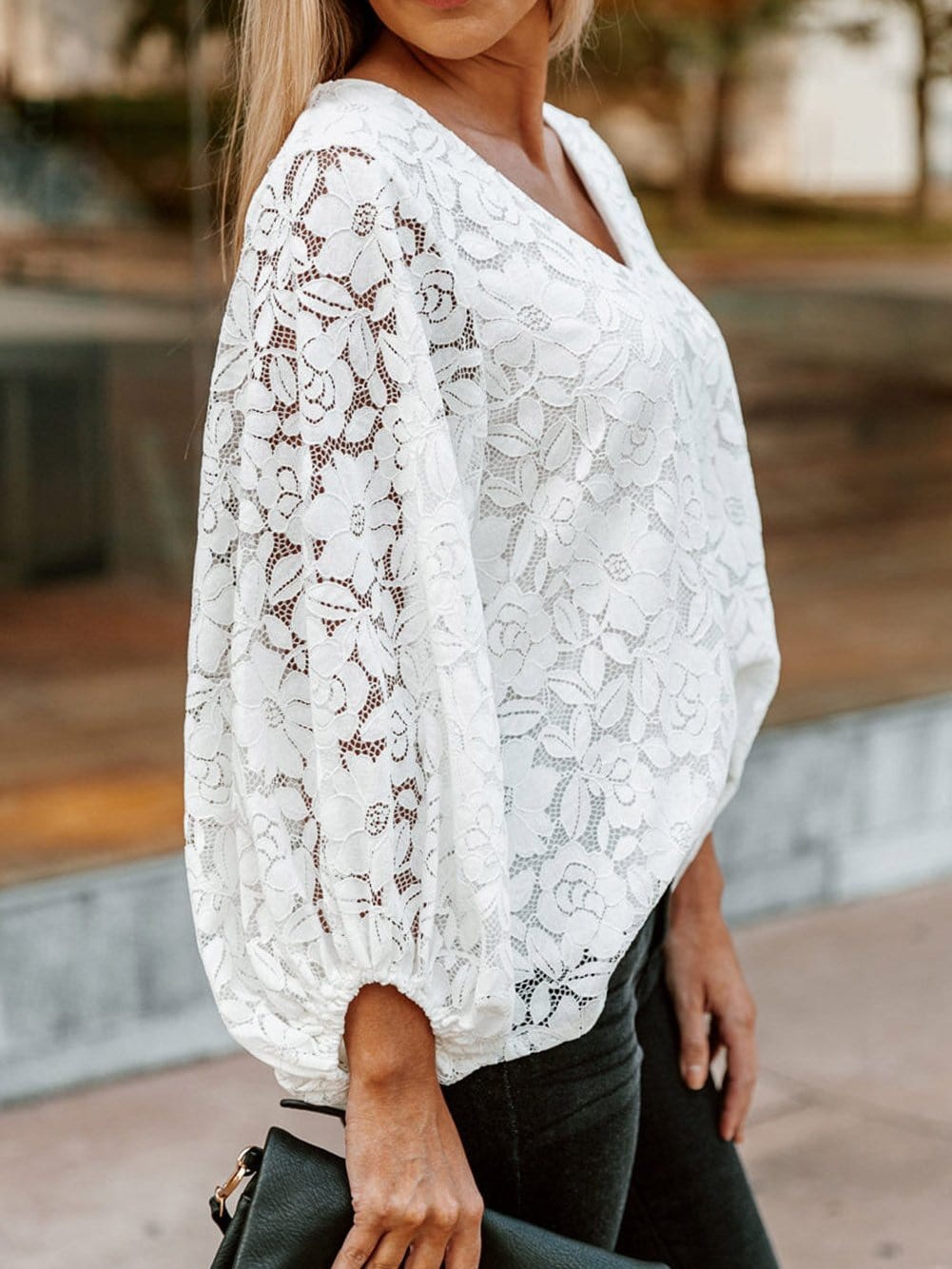 Elegant White Floral Lace V-Neck Top with Balloon Sleeves and Loose Fit