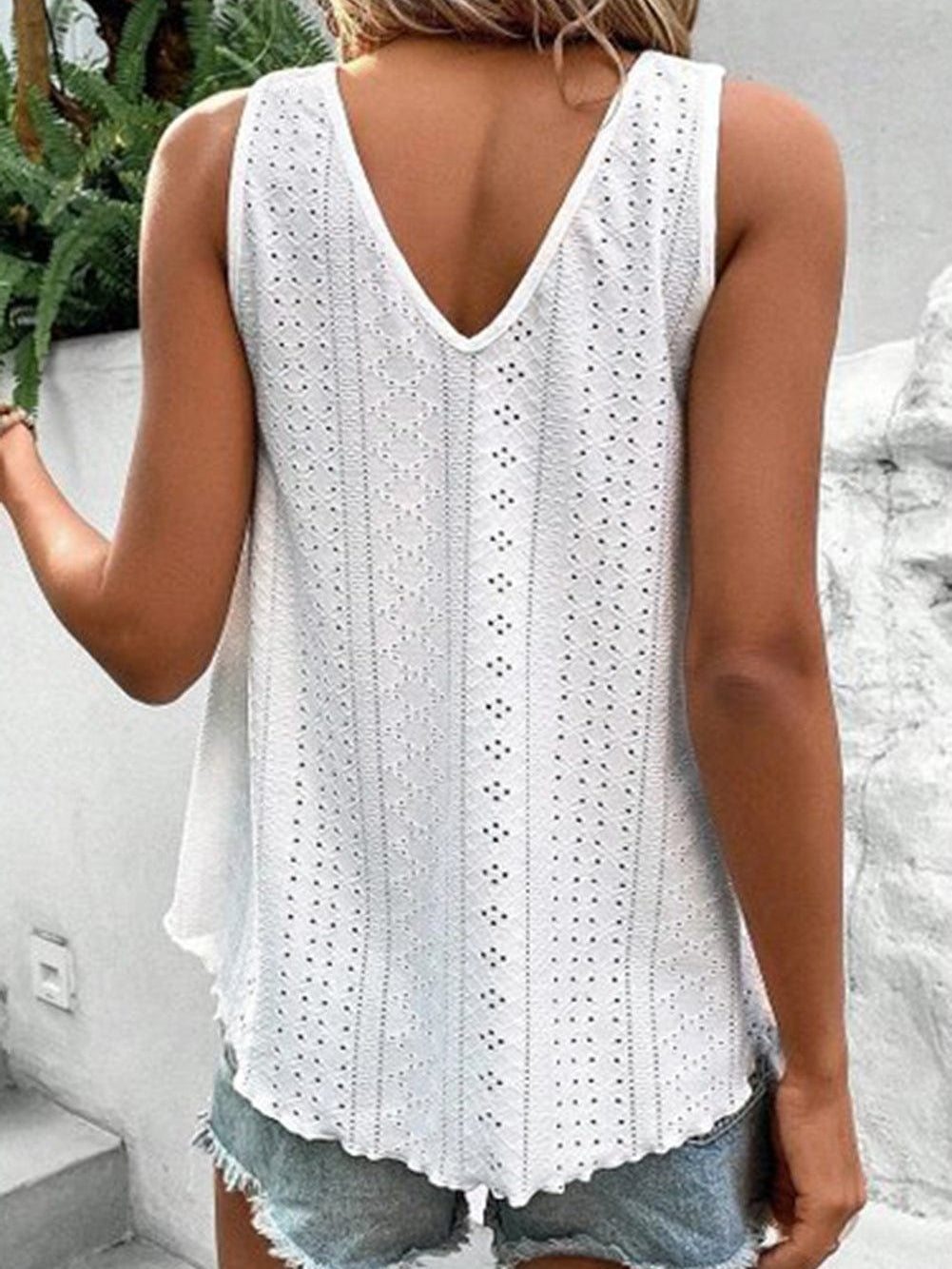 Elegant White Lace Crochet V Neck Sleeveless Tank Top