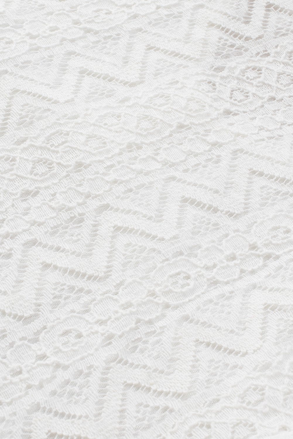 Elegant White Lace V-Neck Ruffle Blouse with Bracelet Sleeves