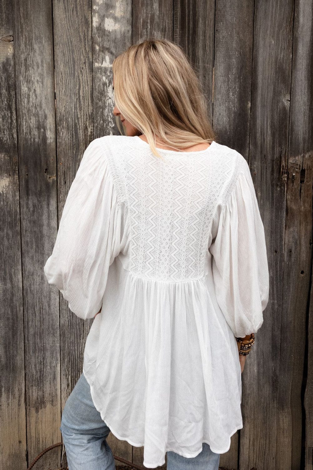 Elegant White Lace V-Neck Ruffle Blouse with Bracelet Sleeves