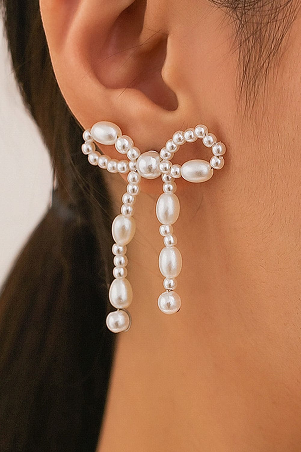 Elegant White Pearl Bowknot Stud Earrings