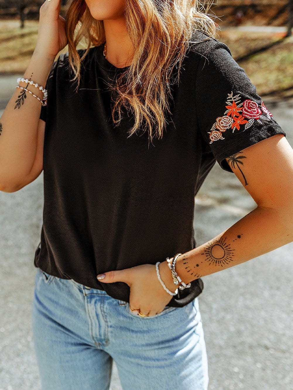 Embroidered Floral Black T-Shirt with Round Neck and Short Sleeves