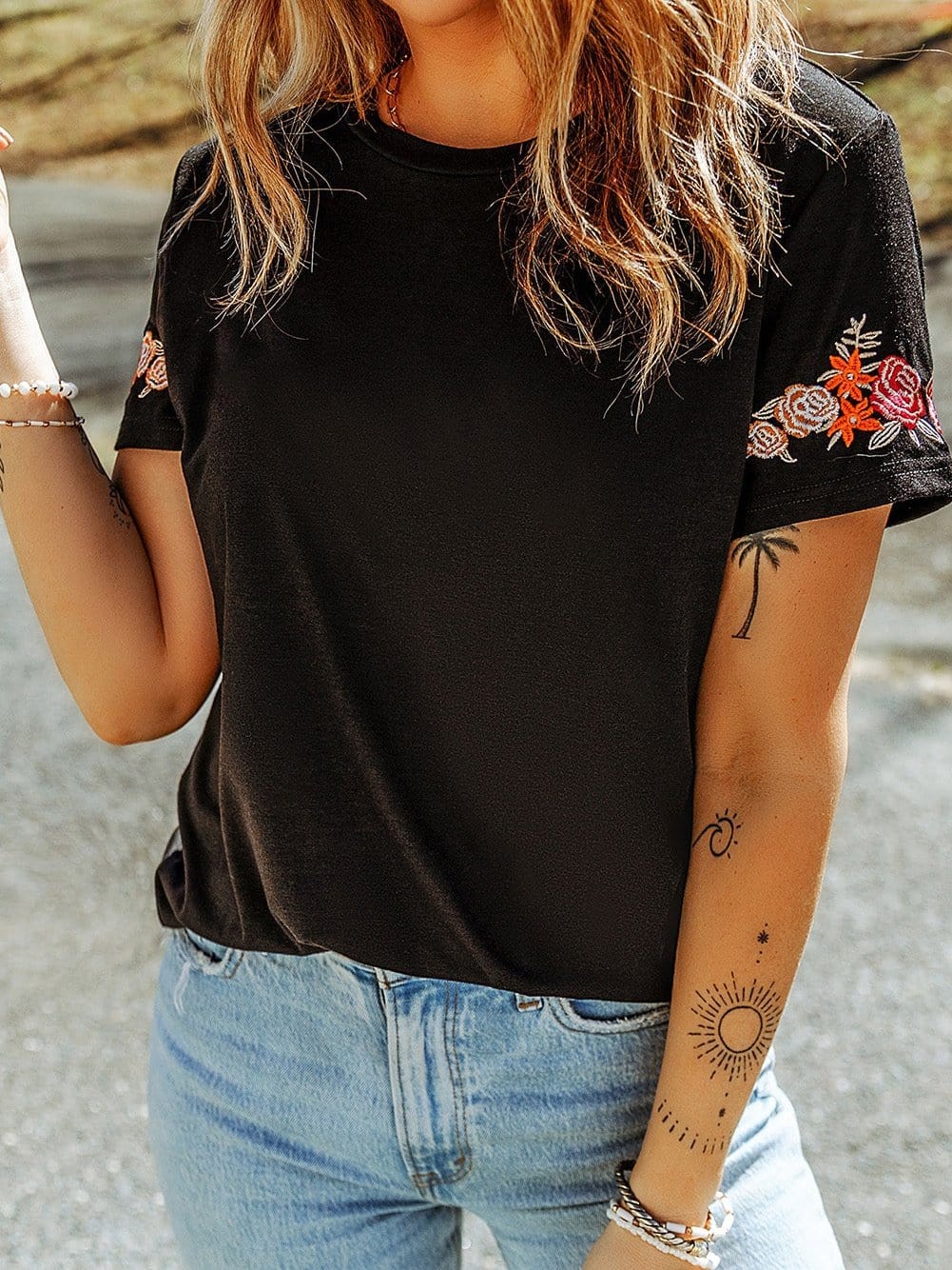 Embroidered Floral Black T-Shirt with Round Neck and Short Sleeves