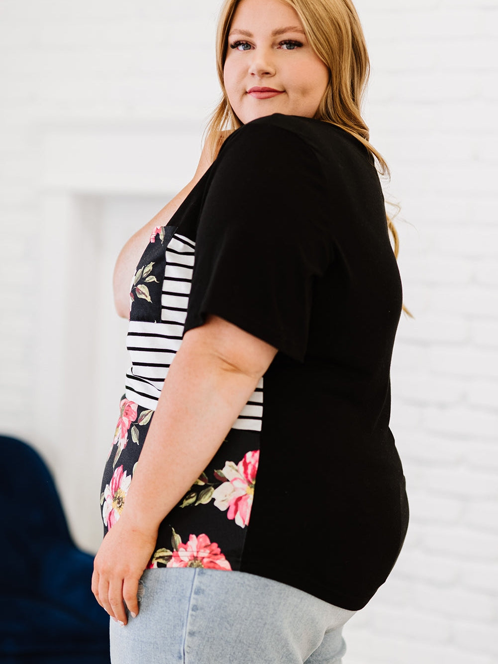 Chic Black Floral Striped Plus Size Short Sleeve Top