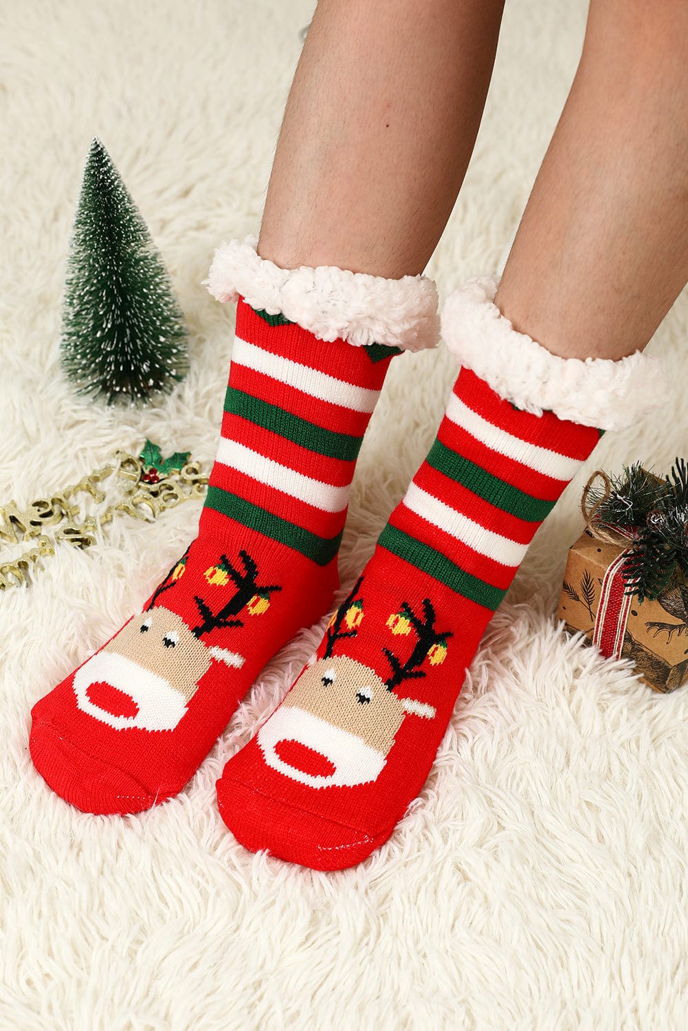Festive Christmas Cartoon Pattern Woolen Knit Socks in Vibrant Red