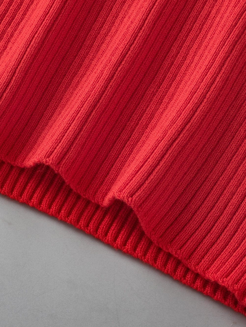 Fiery Red Ribbed Knit Tank Top with Colorblock Detail