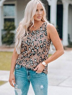 Floral Pleated Sleeveless Top with Slim Fit Pullover Style