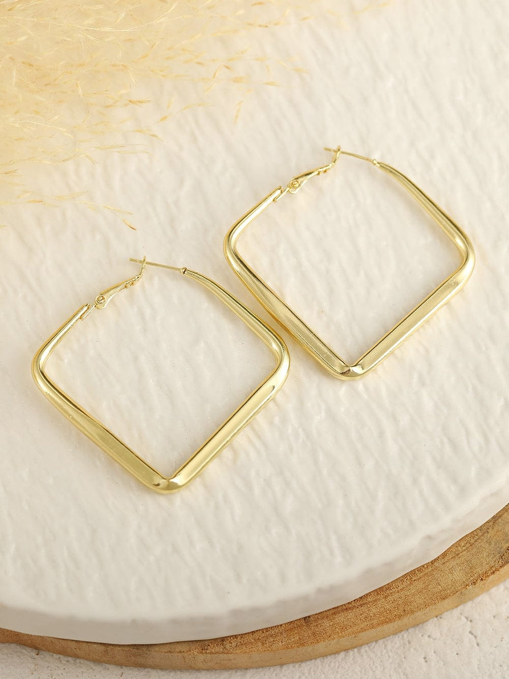 Golden Square Hoop Earrings - Chic Minimalistic Design