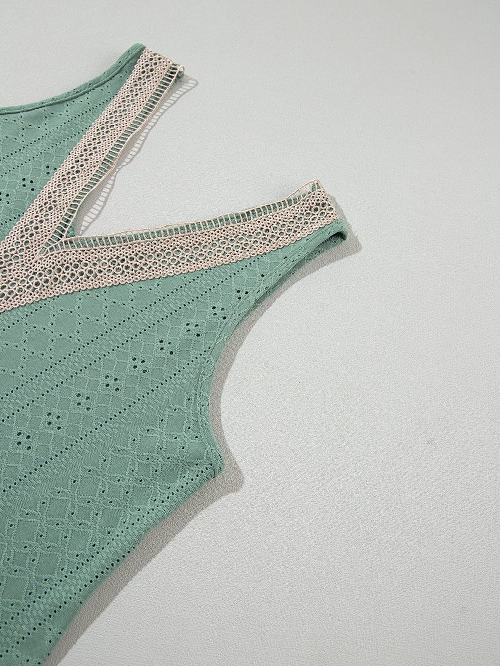 Green Crochet Lace V-Neck Sleeveless Tank Top with Elegant Hollowouts