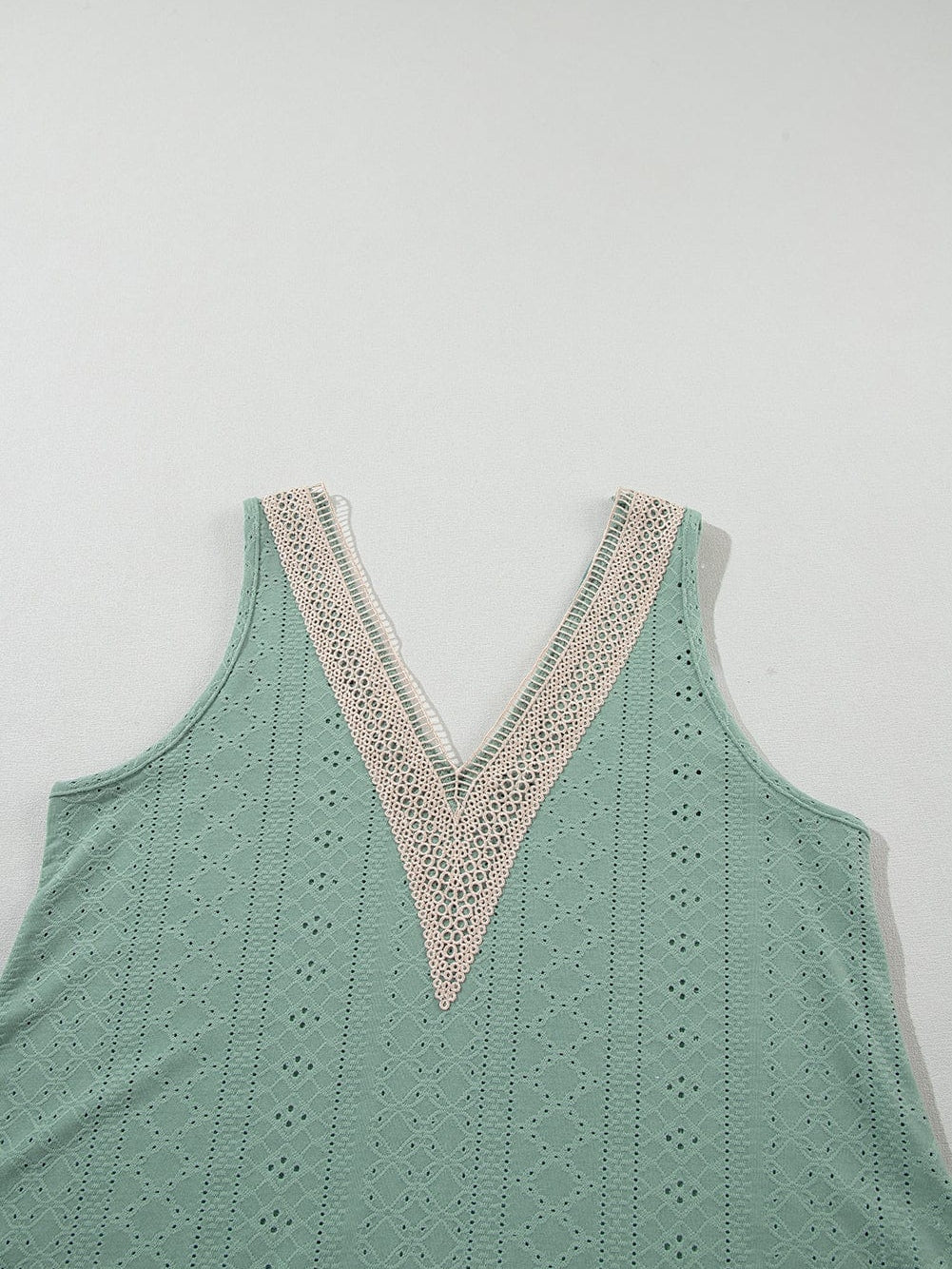 Green Crochet Lace V-Neck Sleeveless Tank Top with Elegant Hollowouts