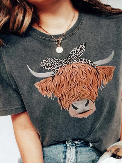Highland Cow Print Casual Tee with Retro Touch