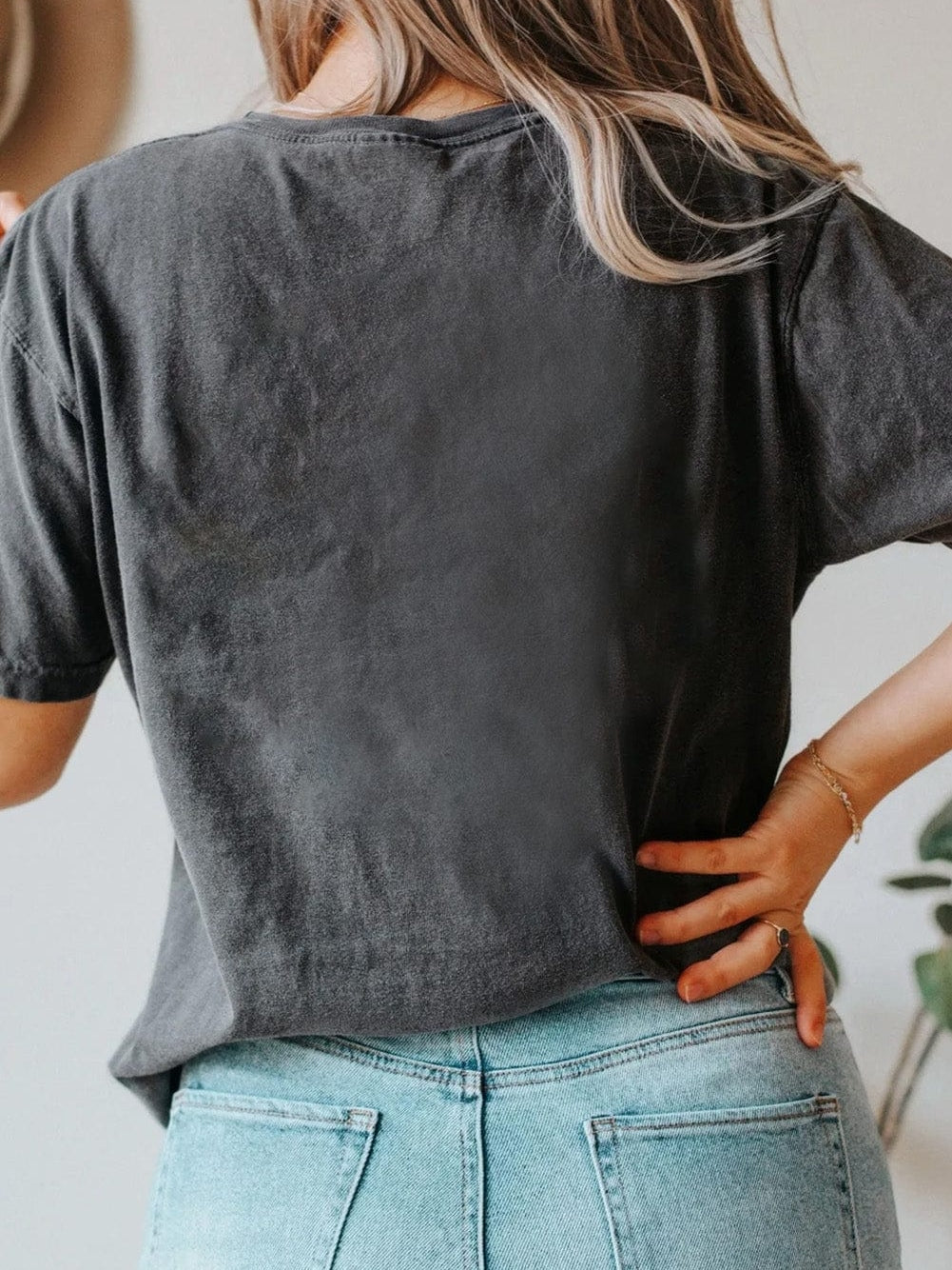 Highland Cow Print Casual Tee with Retro Touch