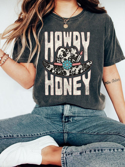 HOWDY HONEY Black Cowboy Hat Graphic T-Shirt