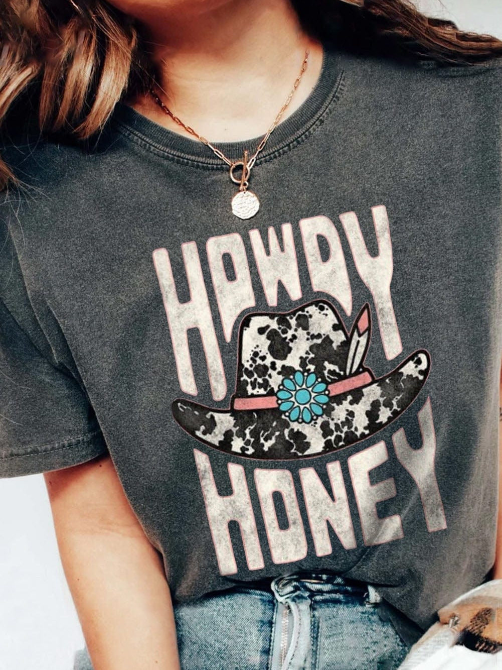 HOWDY HONEY Black Cowboy Hat Graphic T-Shirt