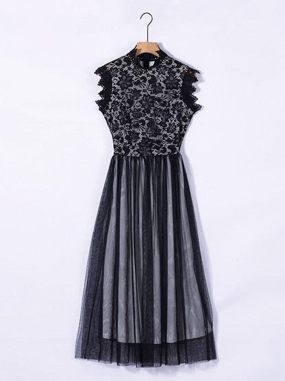 Lace Spliced Sleeveless Cocktail Dress in Solid Color