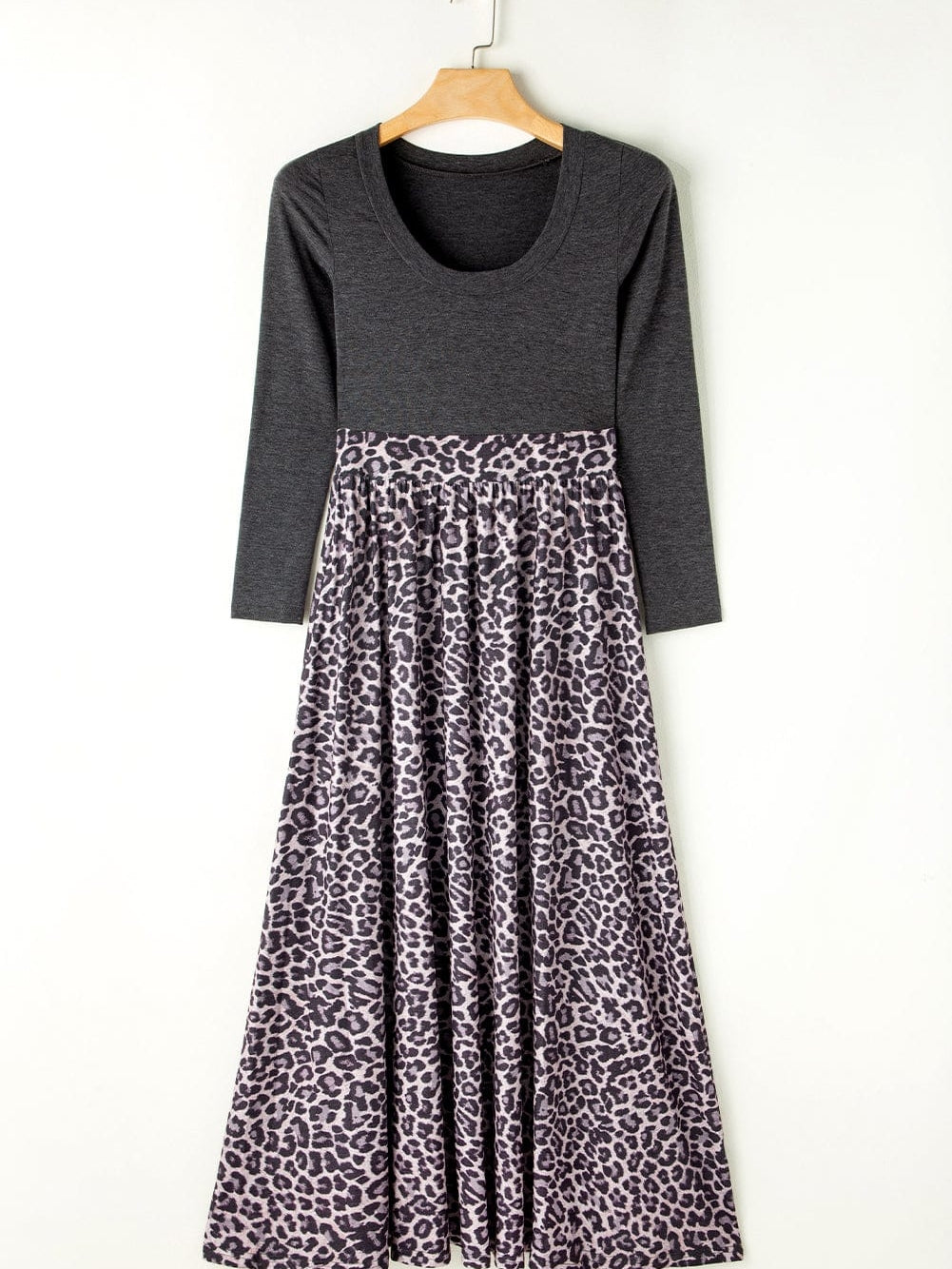 Leopard Print Maxi Dress with Fitted Bodice and Long Sleeves