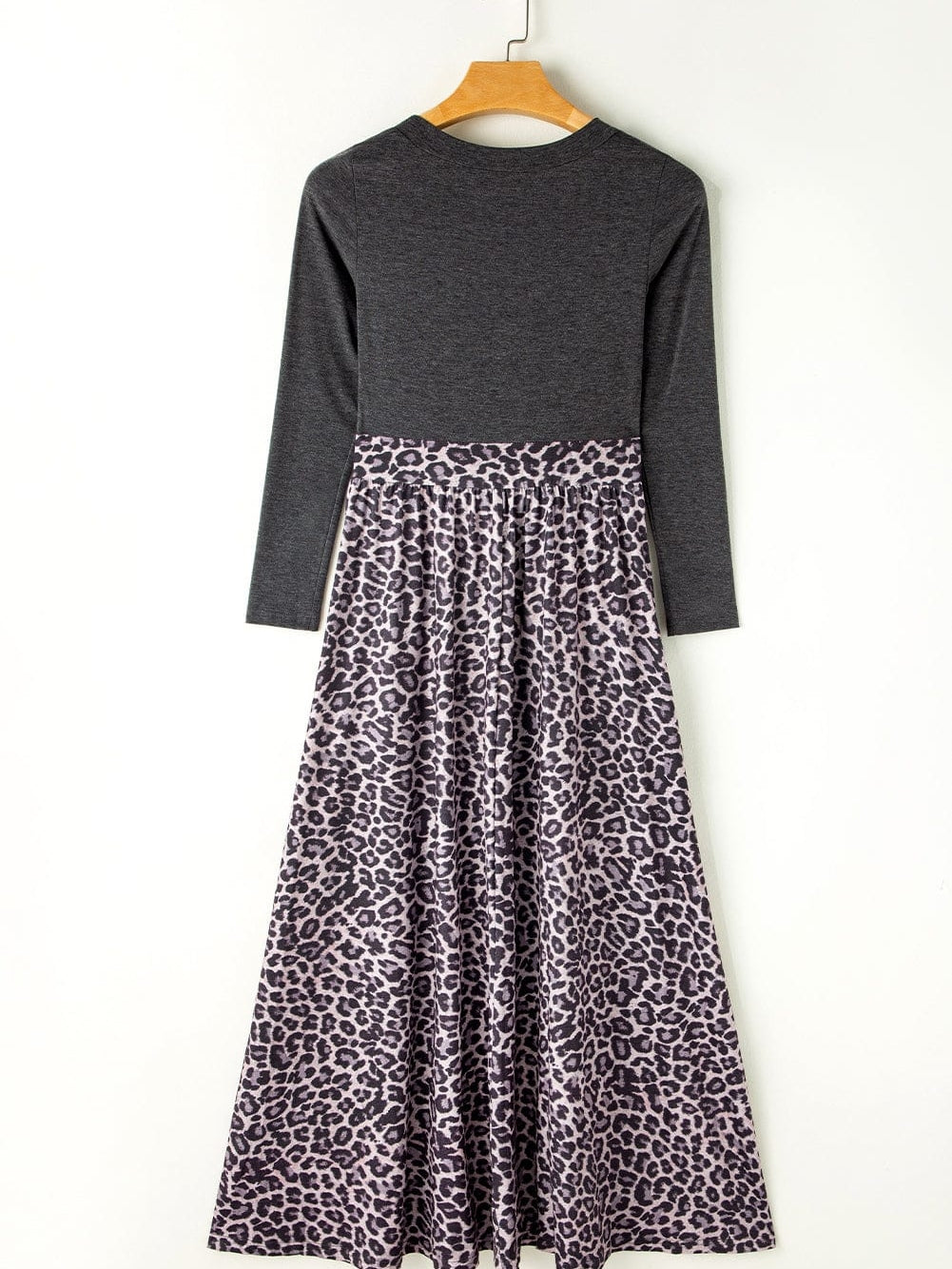 Leopard Print Maxi Dress with Fitted Bodice and Long Sleeves