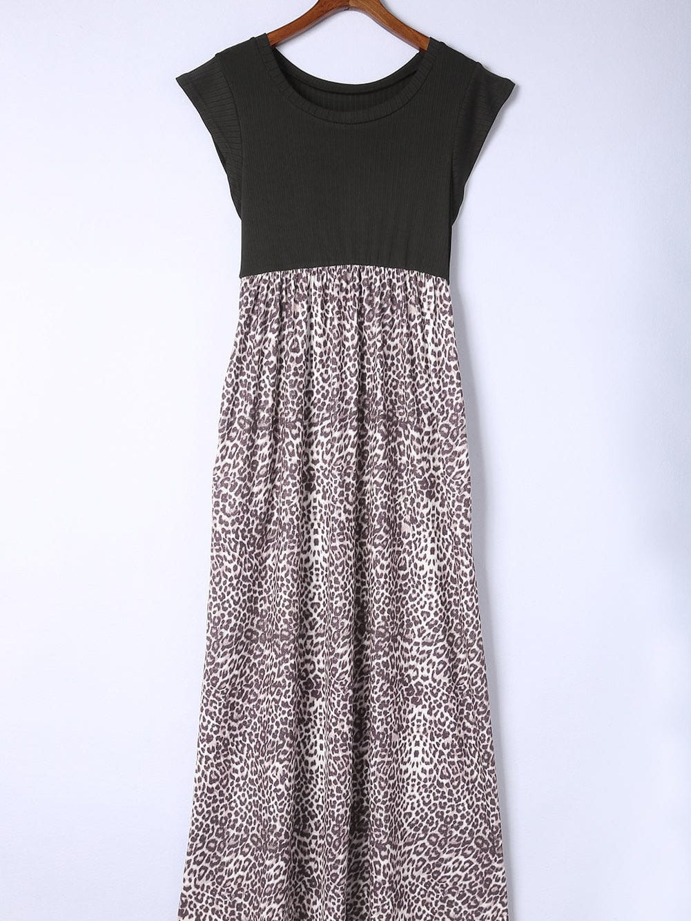 Leopard Print Ribbed Maxi Dress with Flutter Sleeves and Pockets