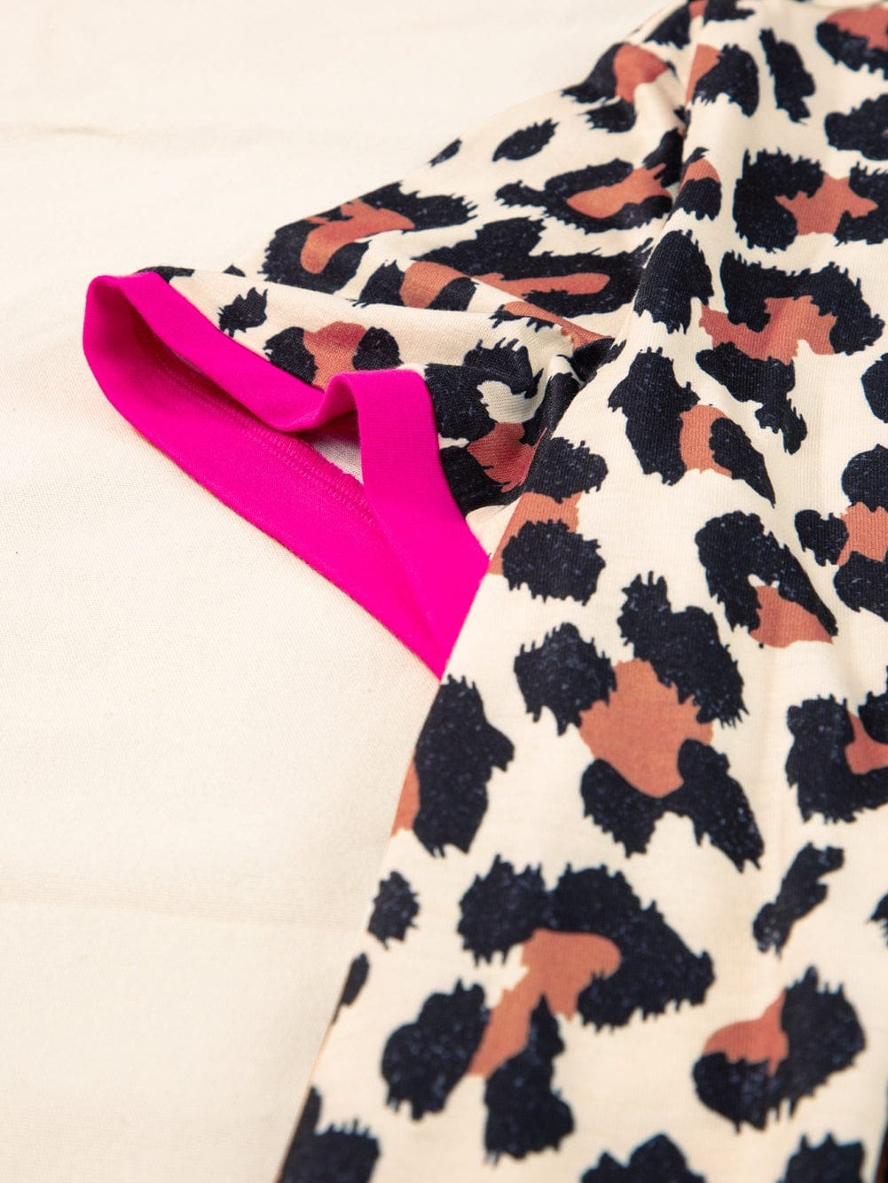 Leopard Print White T-Shirt with Chic Contrast Trim